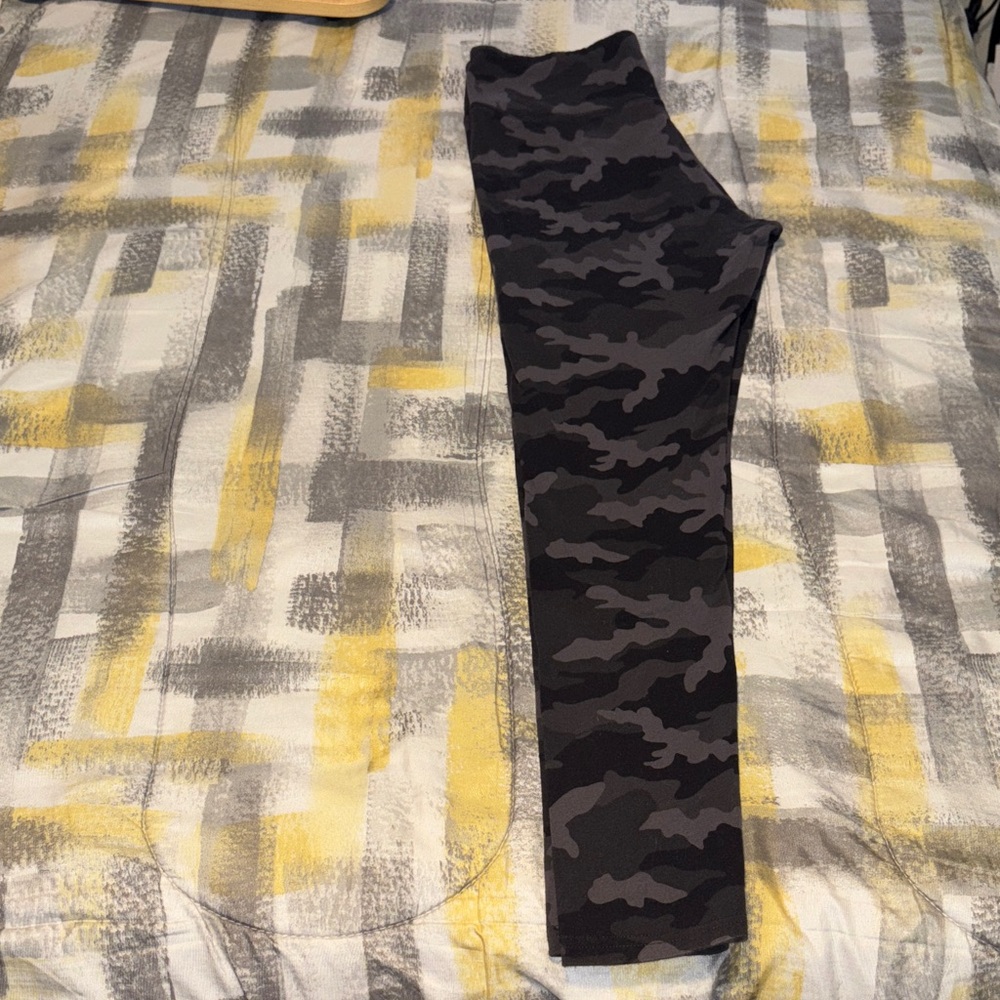 Wild Fable Gray Camouflage Leggings